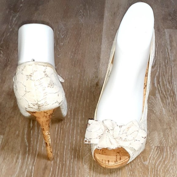 Christian Siriano Beige Lace Over Nude Fabric Heel - Picture 6 of 7